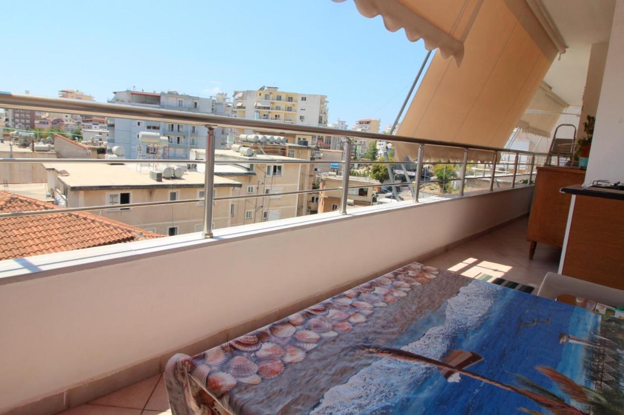 Mona'S Hostel Sarande Bagian luar foto
