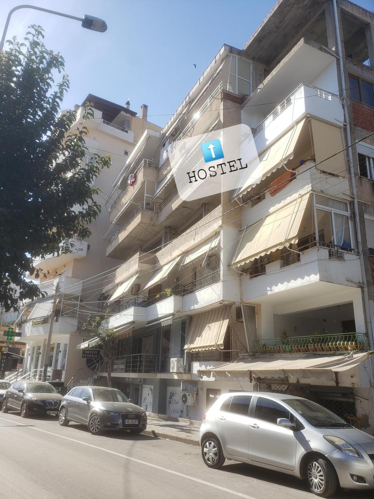 Mona'S Hostel Sarande Bagian luar foto