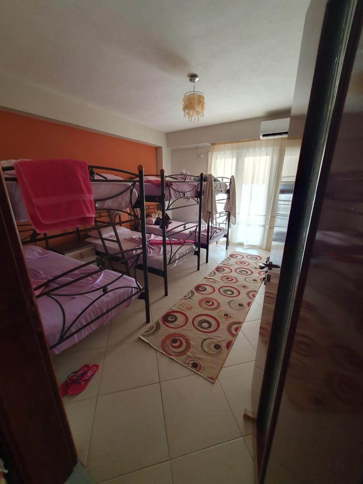 Mona'S Hostel Sarande Bagian luar foto