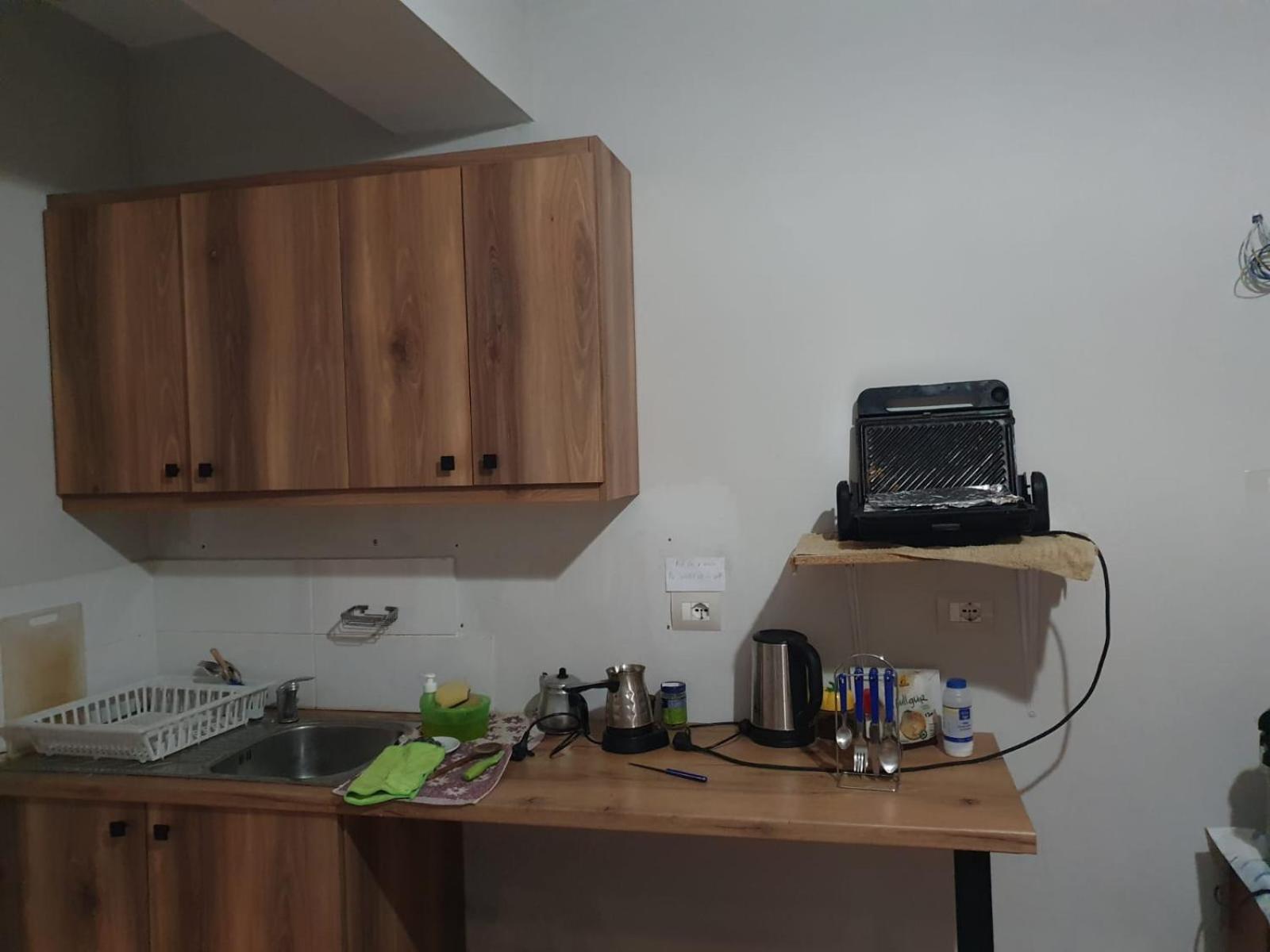 Mona'S Hostel Sarande Bagian luar foto