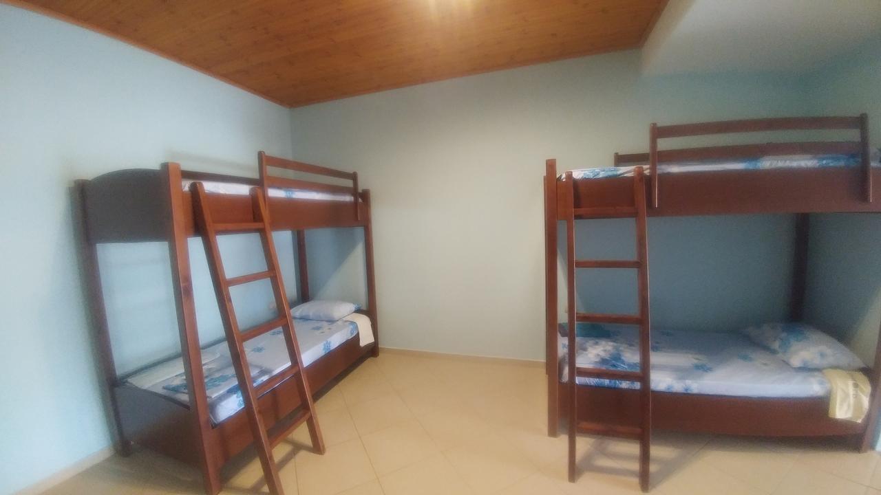 Mona'S Hostel Sarande Bagian luar foto