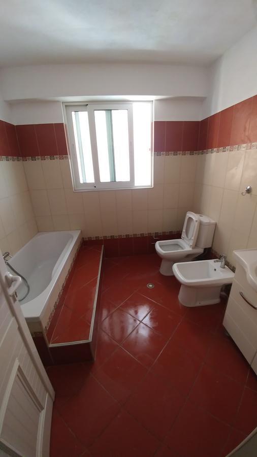 Mona'S Hostel Sarande Bagian luar foto