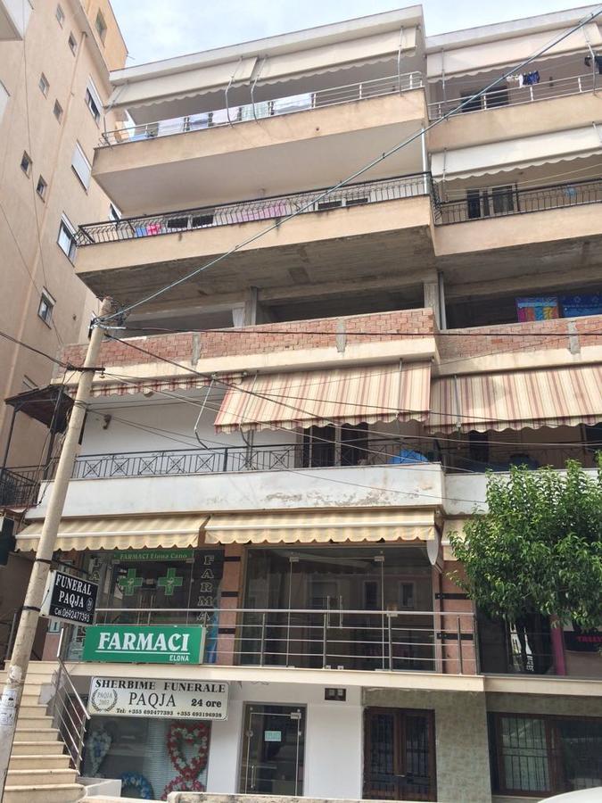 Mona'S Hostel Sarande Bagian luar foto